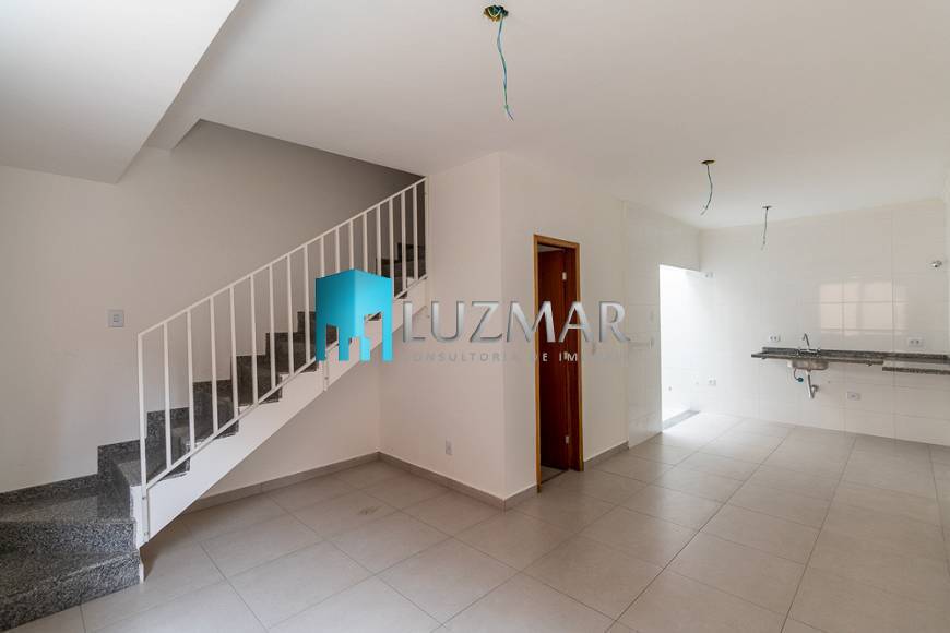 Casa à venda com 2 quartos, 70m² - Foto 2