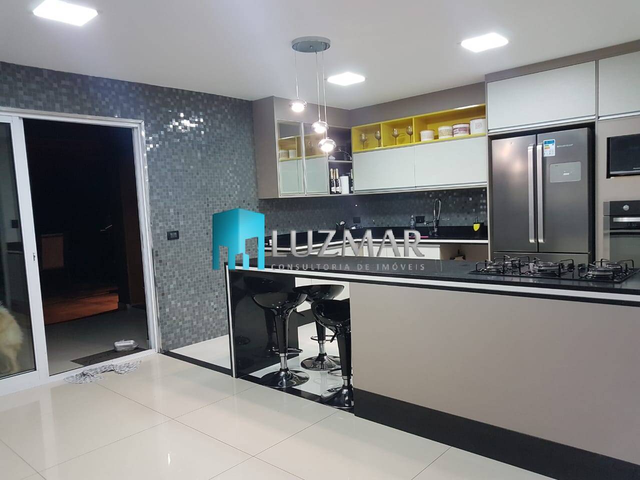 Casa à venda e aluguel com 3 quartos, 300m² - Foto 35