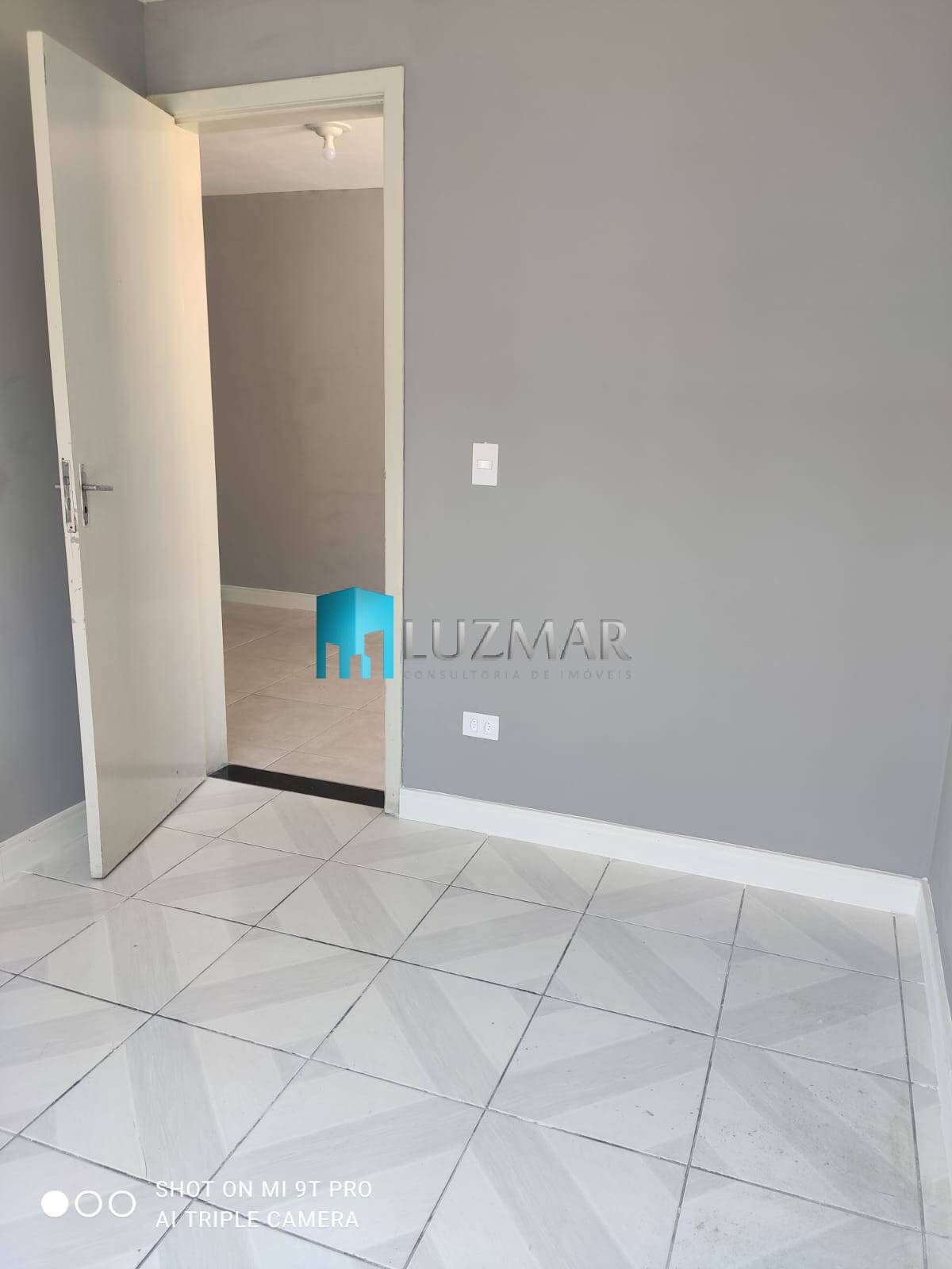 Apartamento à venda com 3 quartos, 111m² - Foto 2