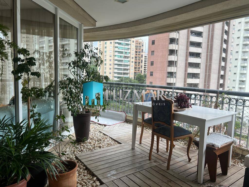 Apartamento à venda com 4 quartos, 156m² - Foto 1